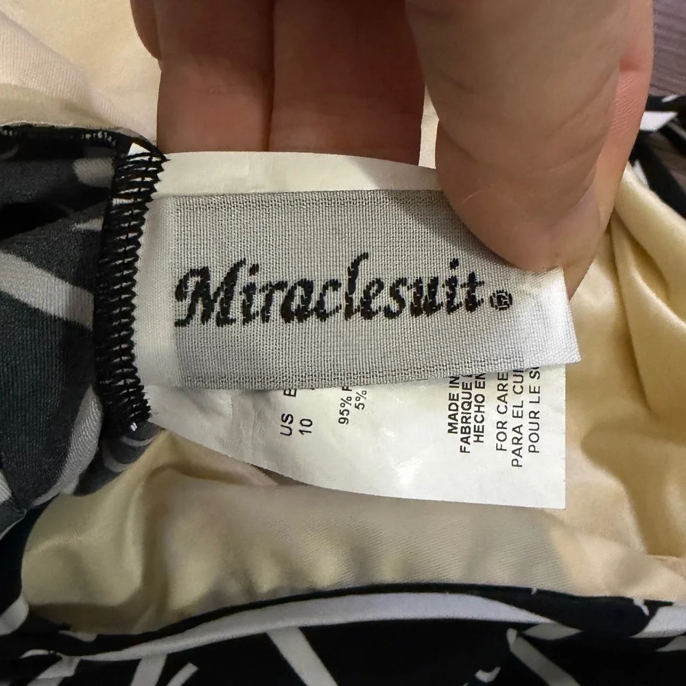 Miraclesuit Womens Black White Tropical Leaf Tankini‎ Top Underwire Bra Size 10